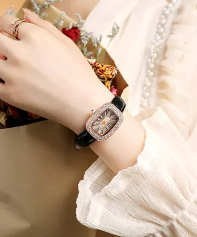 Montre à quartz en cuir avec incrustation de diamants